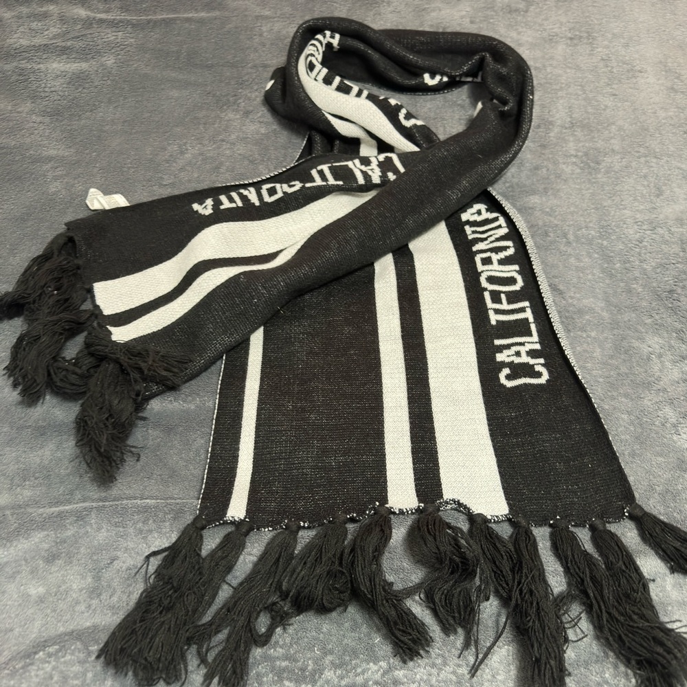 Black and White California Scarf is unisex or can also be used as a decor - Picture 4 of 5
